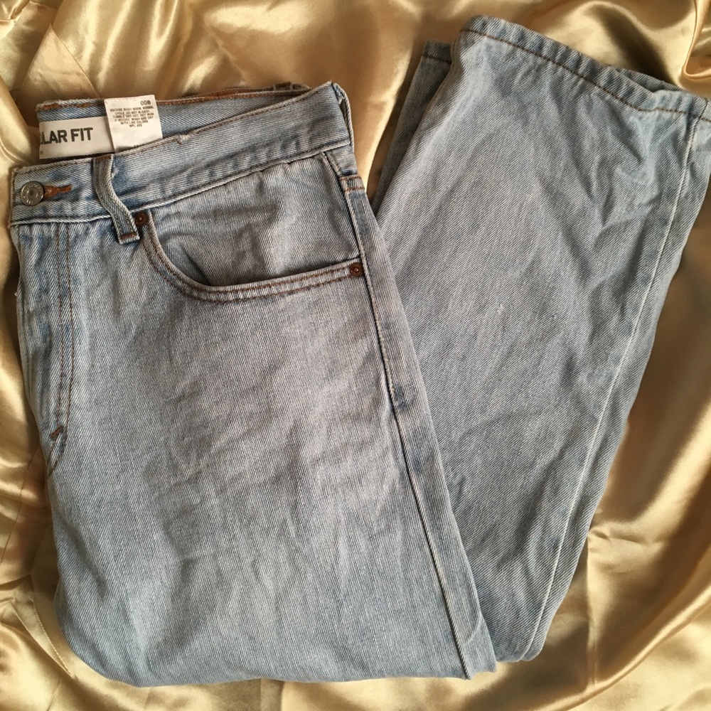 Light Wash Vintage Levi’s mom/ dad jeans